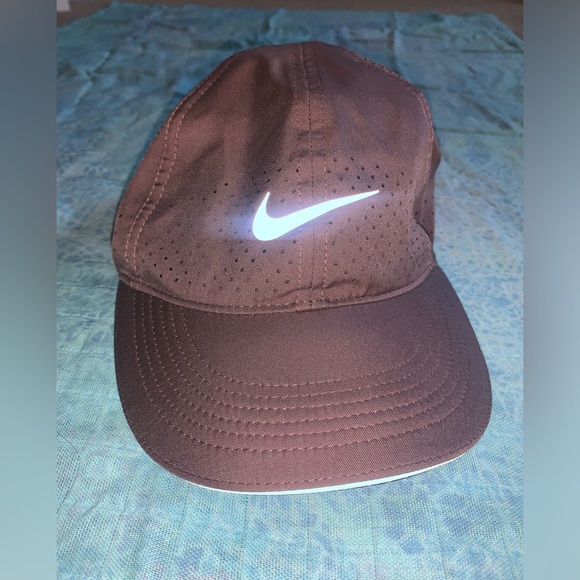 Nike Women’s Featherlight Mauve Purple Dri-fit Running Cap - Picture 2 of 7